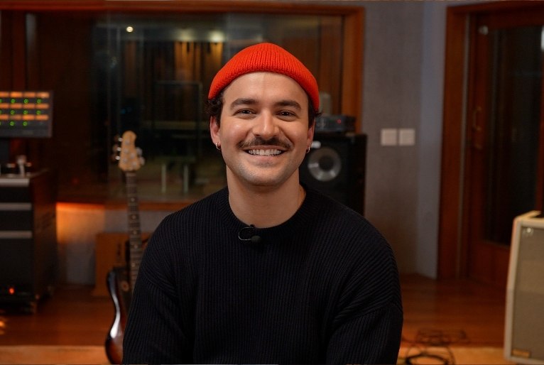 Filipe Toca Brilha em ‘O Novo Sempre Vem’ com João Marcello Bôscoli Imagem do artigo