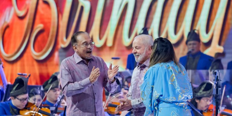 Lula Completa 80 Anos e Faz História como Primeiro Octogenário no Cargo Imagem do artigo