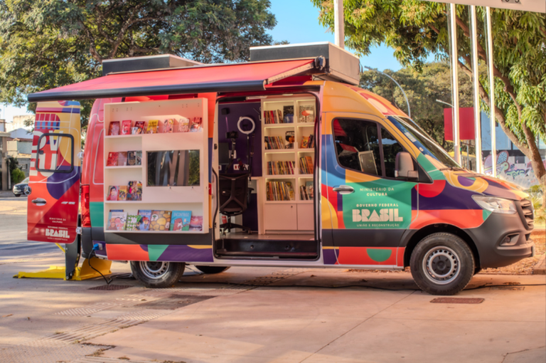Festival Leitura Coletiva Agita Dezembro na Biblioteca Demonstrativa com Música, Literatura e Cinema Imagem do artigo