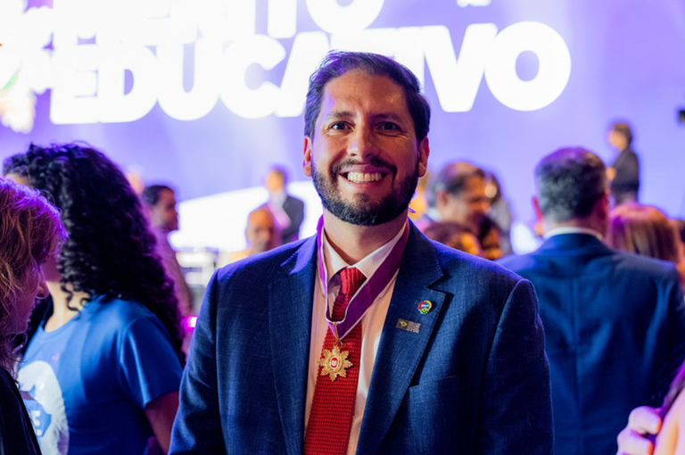 Margareth Menezes e Márcio Tavares: Homenageados com Ordem Nacional do Mérito Educativo Imagem do artigo