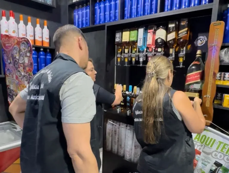 Ação Conjunta da Prefeitura de Alvorada Orienta Bares e Combate Irregularidades