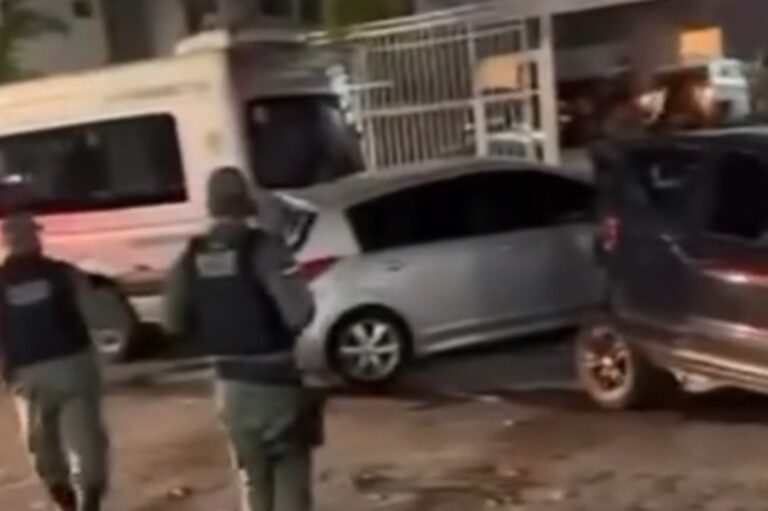 Acidente em Jaboatão: Táxi desgovernado atinge motos, carros e provoca ferimentos