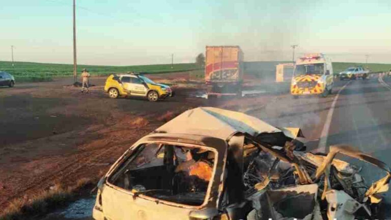 Acidente Fatal na PR-323: Motorista Morre Carbonizado em Colisão com Caminhão