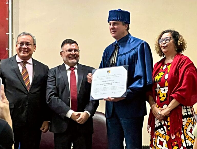 Camilo Santana é Honrado com o Título de Doutor Honoris Causa pela Unicap