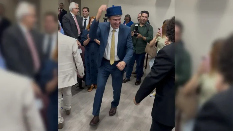 Camilo Santana Recebe Título de Doutor Honoris Causa e Encanta com Frevo