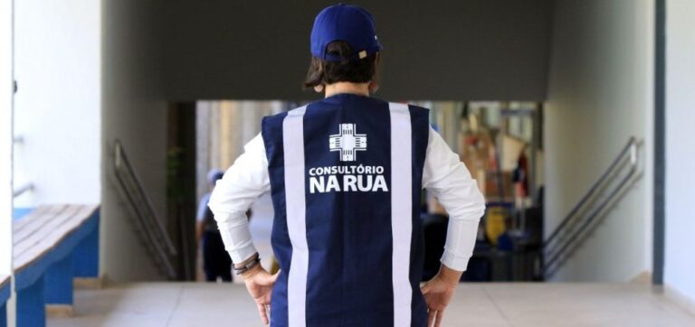 Curso de Educação Popular em Saúde Focado na População em Situação de Rua é Lançado pelo Ministério da Saúde Curso de Educação Popular em Saúde Focado na População em Situação de Rua é Lançado pelo Ministério