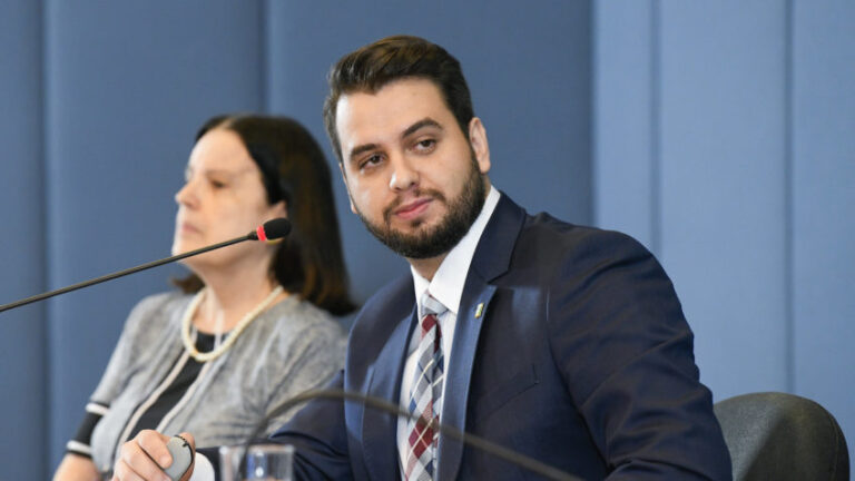 Decisão do STF: Prisão Domiciliar de Filipe Martins e Medidas Cautelares