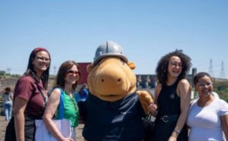 Descubra o Perfil dos Visitantes e Suas Impressões sobre o Turismo de Itaipu