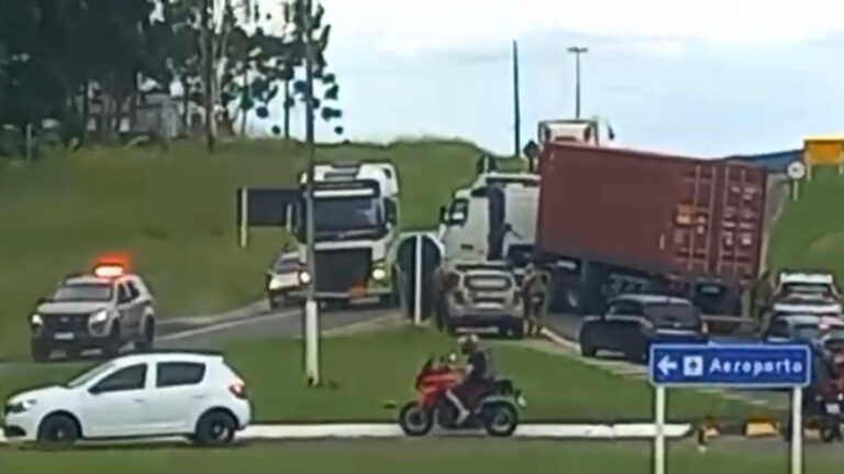 Dupla tenta fuga cinematográfica e abandona 103kg de maconha em Lages