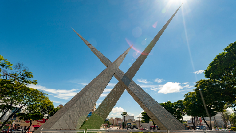 Goiânia Brilha: O Maior Natal Gratuito do Brasil Goiânia Brilha: O Maior Natal Gratuito do Brasil