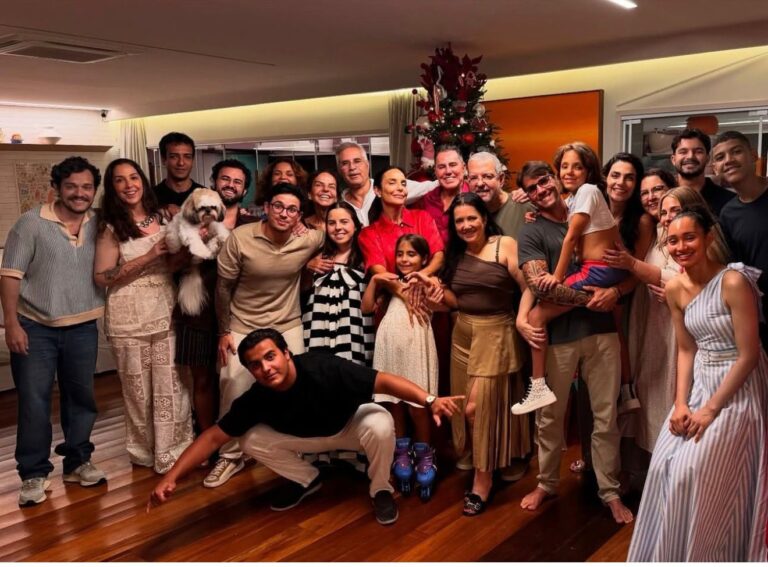 Ivete Sangalo Comemora o Natal em Família: Uma Celebração de Amor e União Ivete Sangalo Comemora o Natal em Família: Uma Celebração de Amor e União