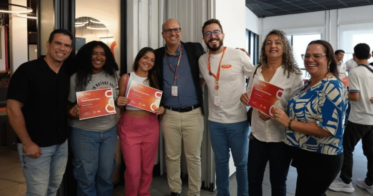 Mais de 5 mil estudantes de Pernambuco conquistam certificação tecnológica com apoio do Governo e CE