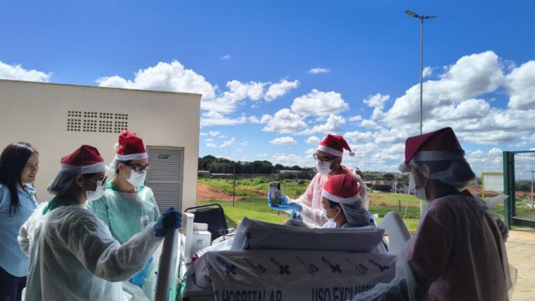 Paciente da UTI Vive Momento Emocionante em Passeio Terapêutico pelo Jardim do Heal