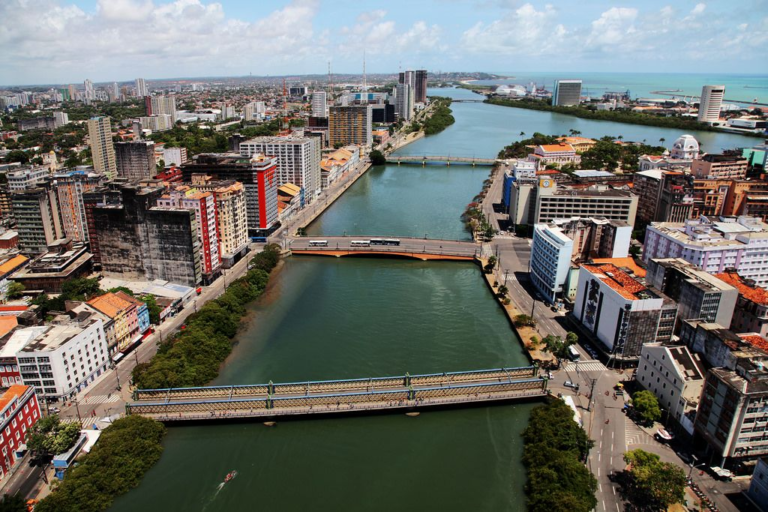 Recife: A Veneza Brasileira com Seus Rios e Pontes Deslumbrantes