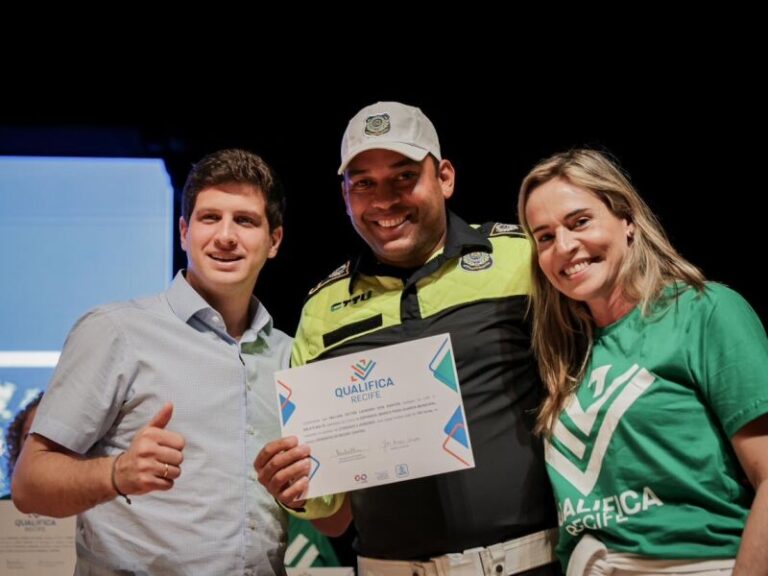 Recife Certifica Mais de 6 Mil Pessoas em Cursos Profissionalizantes em 2025