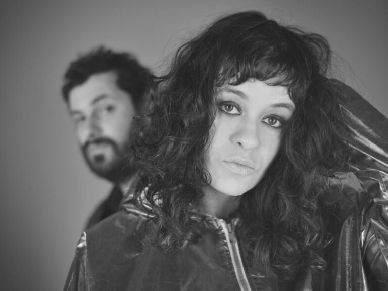 Tulipa Ruiz Retorna ao Recife com Show Intimista "Noire"