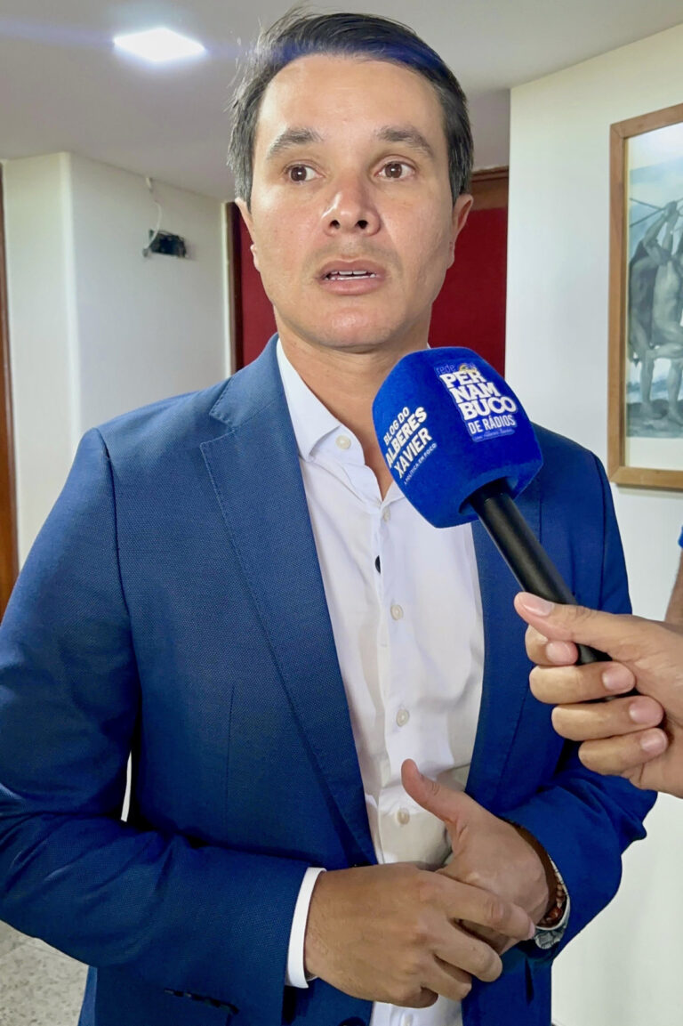 Caminhos para a Reeleição: João de Nadegi e o Desafio da Política em Pernambuco