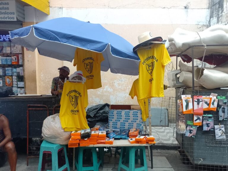 Camisetas de ‘O Agente Secreto’ de Wagner Moura: Versão Não Oficial em Alta no Recife Camisetas de 'O Agente Secreto' de Wagner Moura: Versão Não Oficial em Alta no Recife