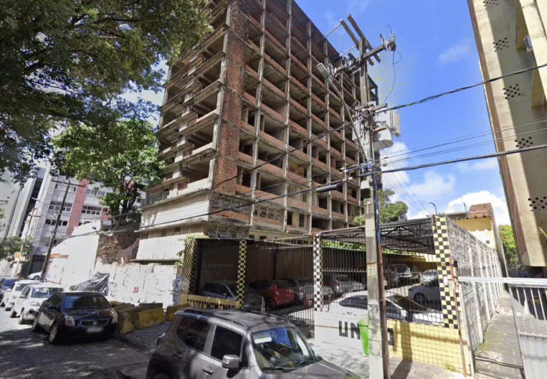 Demolição do Edifício 13 de Maio no Recife: Um Marco Necessário