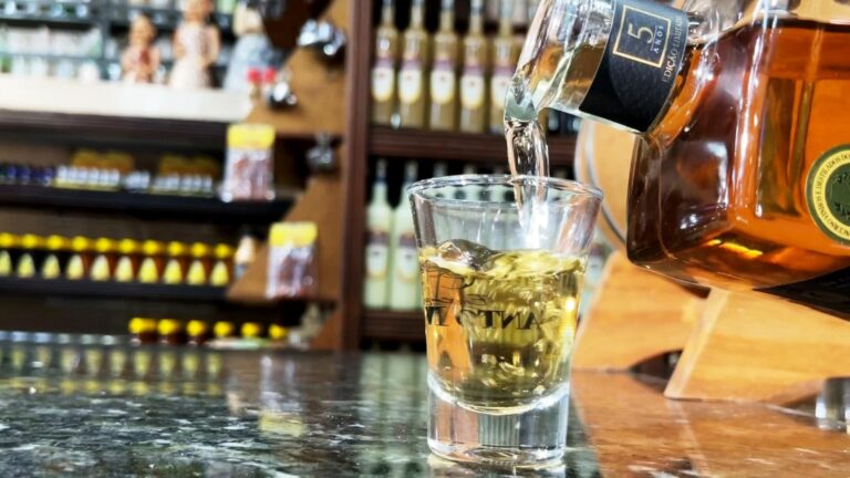 Descubra as Rotas da Cachaça: Alambiques Históricos e Bebidas Premidas em São Paulo Descubra as Rotas da Cachaça: Alambiques Históricos e Bebidas Premidas em São Paulo