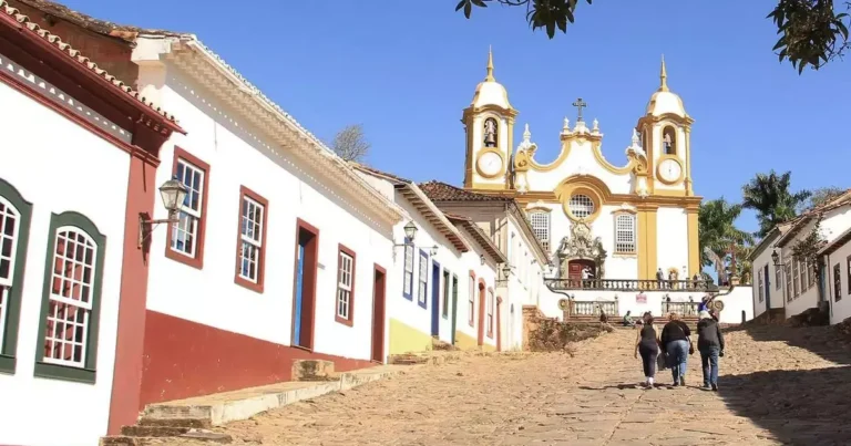 Descubra Minas Gerais: 25 Destinos Imperdíveis para Suas Férias