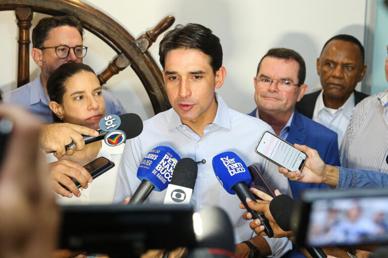 Dragagem do Porto do Recife: Investimento de R$ 100 Milhões Assinado por Silvio Costa Filho e Raquel Lyra Dragagem do Porto do Recife: Investimento de R$ 100 Milhões Assinado por Silvio Costa Filho e Raquel