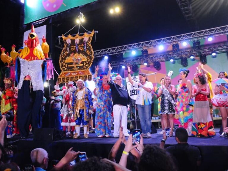 Encontro Inédito entre Galo da Madrugada e Cordão do Bola Preta Agita o Carnaval no Recife