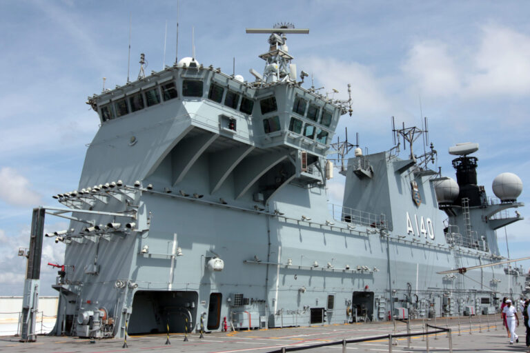 Explorando o Navio-Aeródromo Multipropósito ‘Atlântico’ no Porto de Recife
