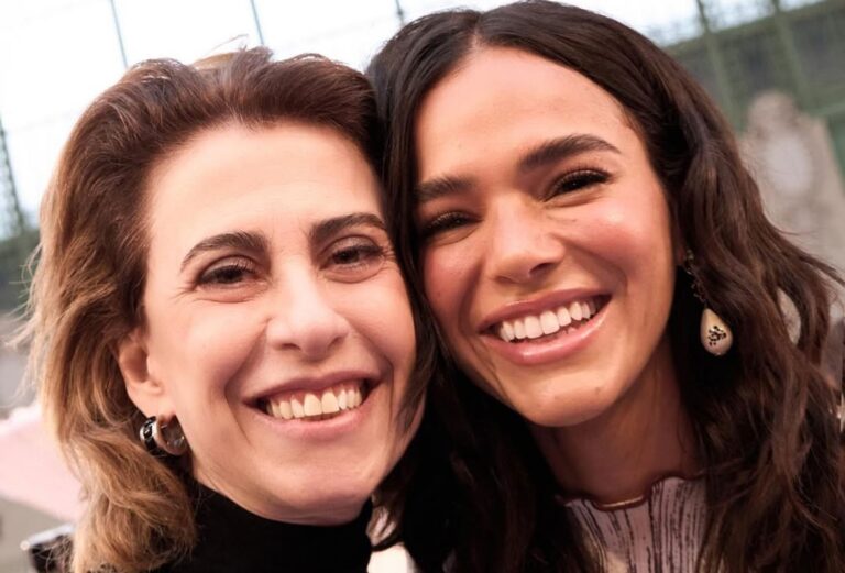 Fernanda Torres e Bruna Marquezine Brilham em Desfile da Chanel em Paris