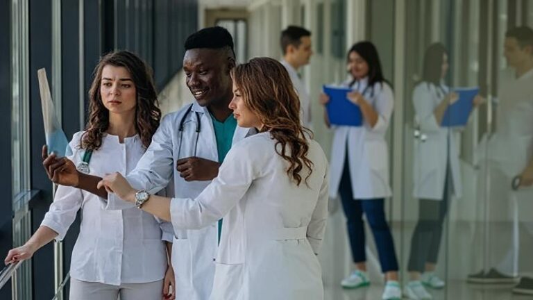 MEC Implementa Medidas para Cursos de Medicina com Desempenho Insatisfatório