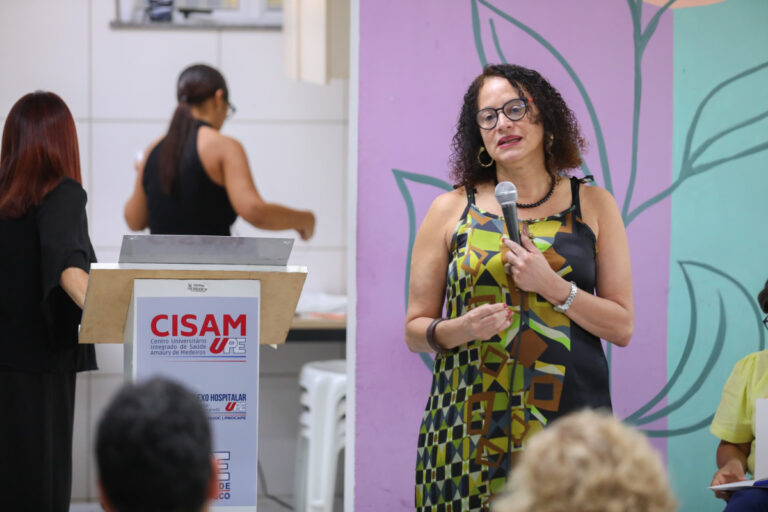 Ministra Luciana Santos Celebra 80 Anos do CISAM com Enfoque na Saúde da Mulher