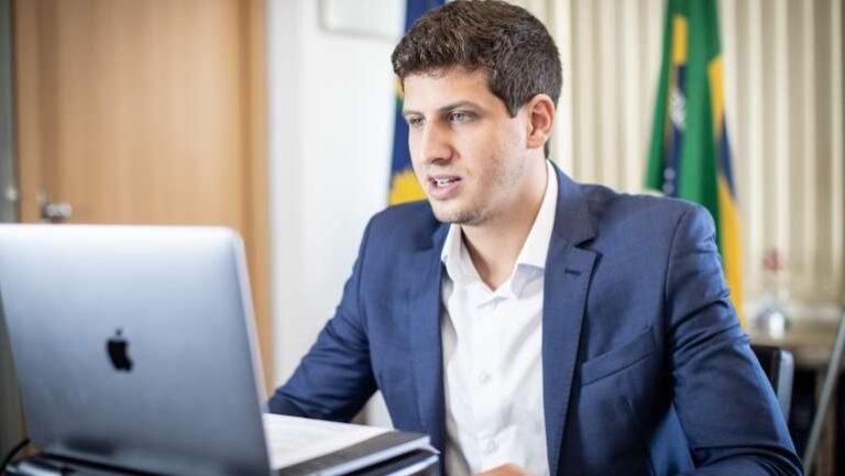 MPPE Recebe Denúncia do Simpere sobre Atraso no 1/3 de Férias dos Professores do Recife