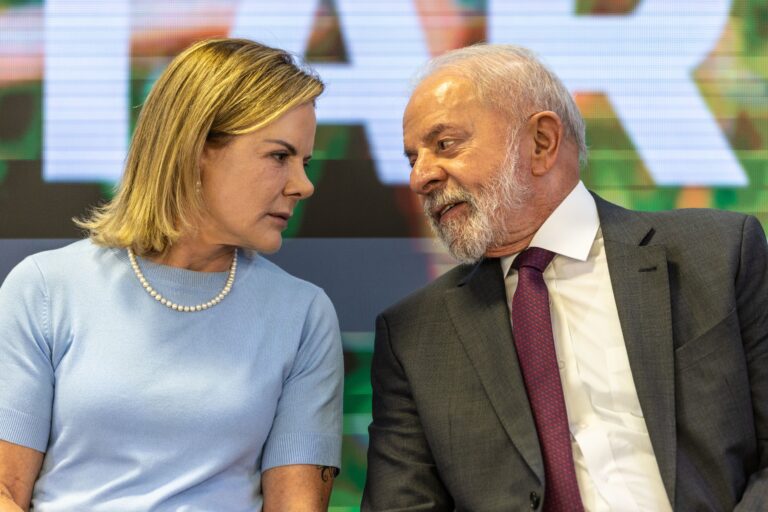 Mudança no Ministério: Gleisi Hoffmann Sai e Acelera Corrida Política no Congresso