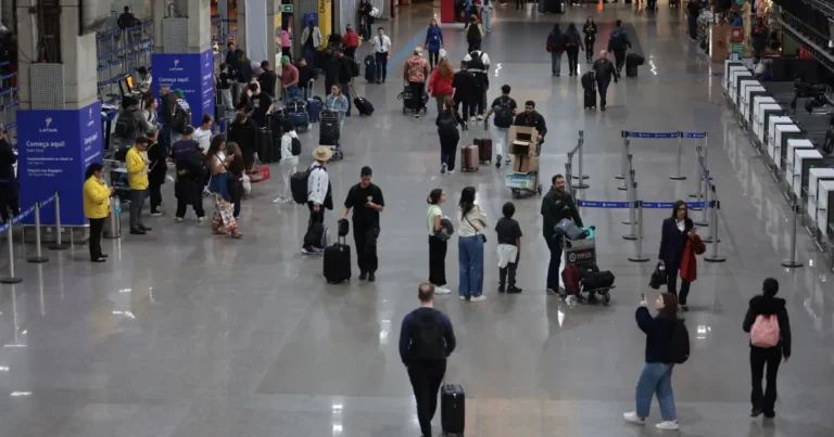 Nova Política de Tolerância Zero para Passageiros Indisciplinados em Voos Nova Política de Tolerância Zero para Passageiros Indisciplinados em Voos