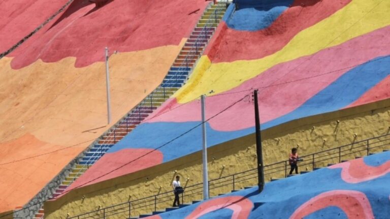 Obras de Contenção de Encostas Garantem Segurança em Comunidades Vulneráveis