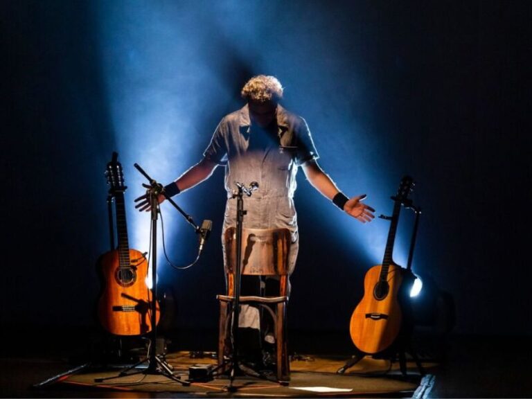 Paulinho Moska Chega ao Recife com Show Emocionante: Os Violões Fênix