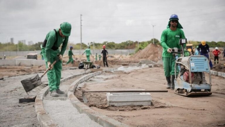 Pernambuco Lidera Geração de Empregos no Nordeste: Recife se Destaca Pernambuco Lidera Geração de Empregos no Nordeste: Recife se Destaca