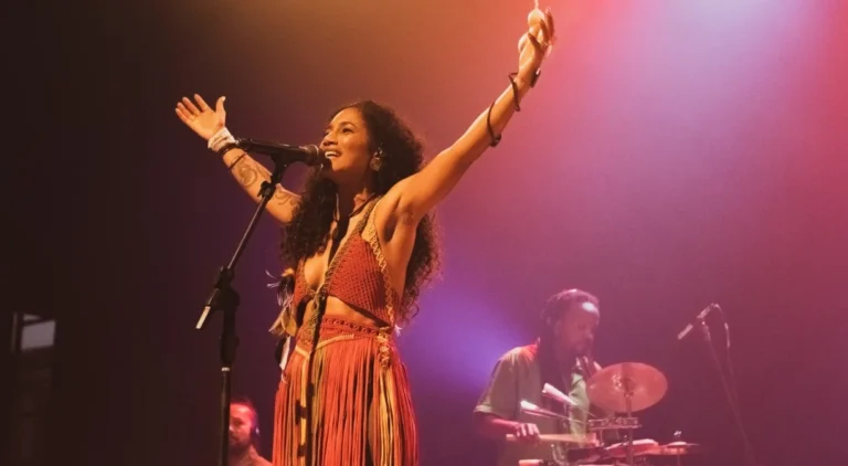 Poli Celebra Suas Raízes em Show Imperdível no Teatro do Parque
