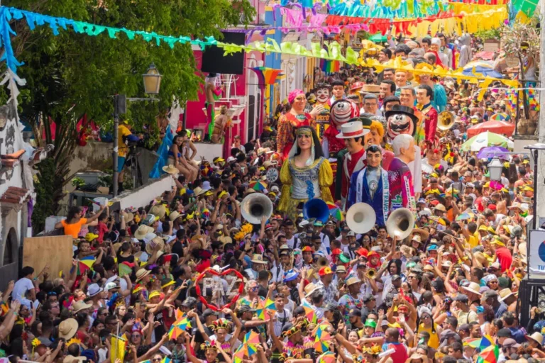 Pré-Carnaval Aquece Olinda e Recife com Blocos e Shows Imperdíveis