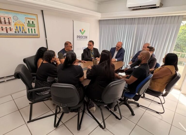 Procon Pernambuco Revisa Normas de Atendimento com Barraqueiros em Porto de Galinhas Procon Pernambuco Revisa Normas de Atendimento com Barraqueiros em Porto de Galinhas