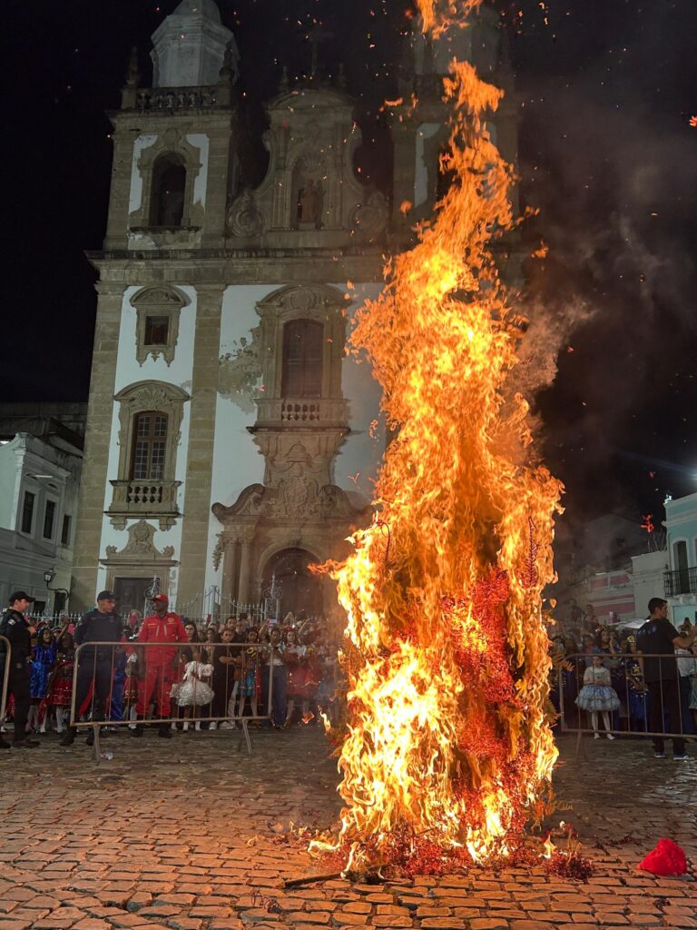 Queima da Lapinha: A Tradicional Celebração que Marca o Fim do Ciclo Natalino no Recife