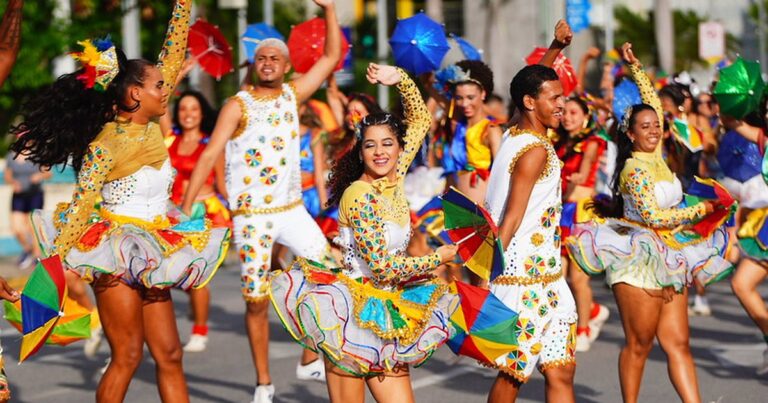 Recife Aquece para o Carnaval 2026 com 16 Prévias Gratuitas Recife Aquece para o Carnaval 2026 com 16 Prévias Gratuitas