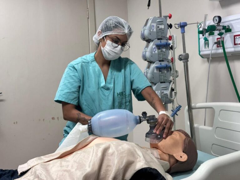 Treinamento em Parada Cardiorrespiratória: Fortalecendo a Segurança no HEJ Treinamento em Parada Cardiorrespiratória: Fortalecendo a Segurança no HEJ