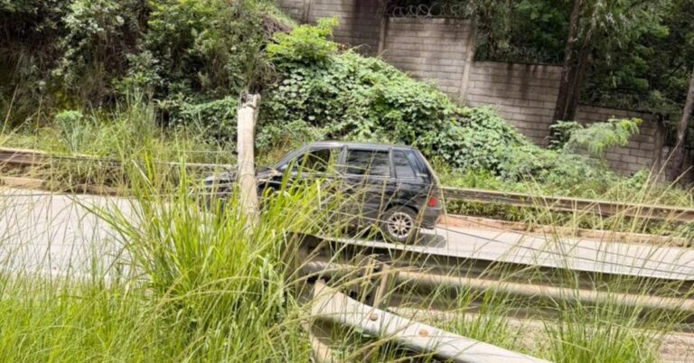 Árvore Cai e Derruba Três Postes na MG-30 em Nova Lima