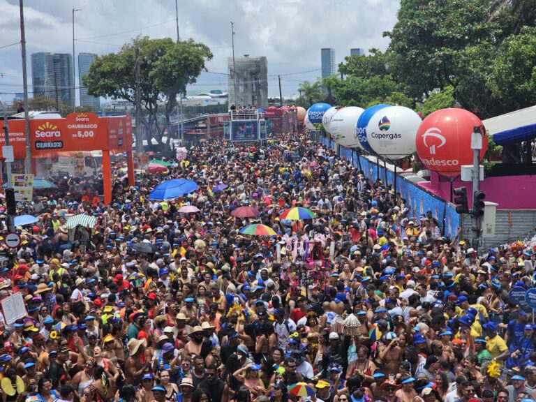 Carnaval 2026 em Pernambuco: R$ 3,7 bilhões e 98% de Ocupação Carnaval 2026 em Pernambuco: R$ 3,7 bilhões e 98% de Ocupação