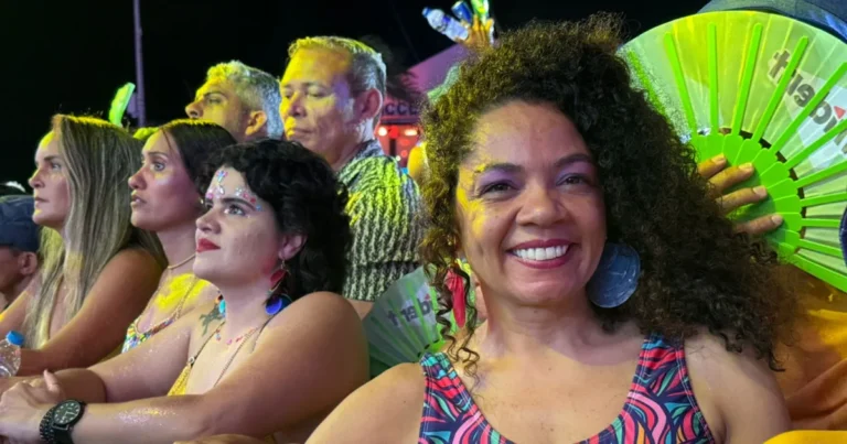 Carnaval em Pernambuco: Aniversário de Mineira se Transforma em Folia