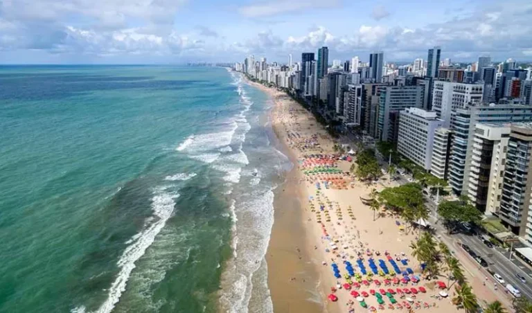 Carnaval no Nordeste: Aquece Turismo e Lota Hotéis, mas Gestão de Riscos é Crucial