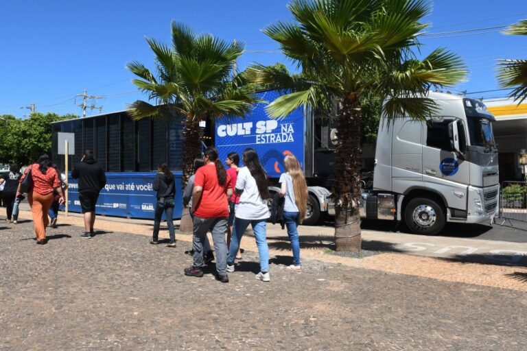 Carreta do Museu Catavento Leva Ciência e Cultura a São José dos Campos