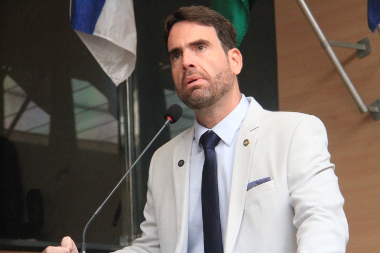 Cassação de Eduardo Moura: Fato ou Cortina de Fumaça? | Análise Política Cassação de Eduardo Moura: Fato ou Cortina de Fumaça? | Análise Política