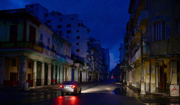 Cuba Enfrenta Crise Turística: Hotéis Vazios e Queda nas Visitas em 2025